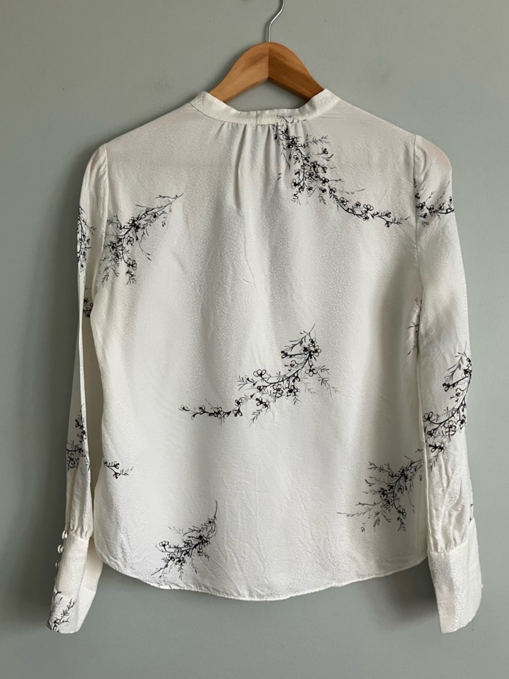 WHBM White and Black Long Sleeve Floral Blouse Size 0 - Picture 6 of 10